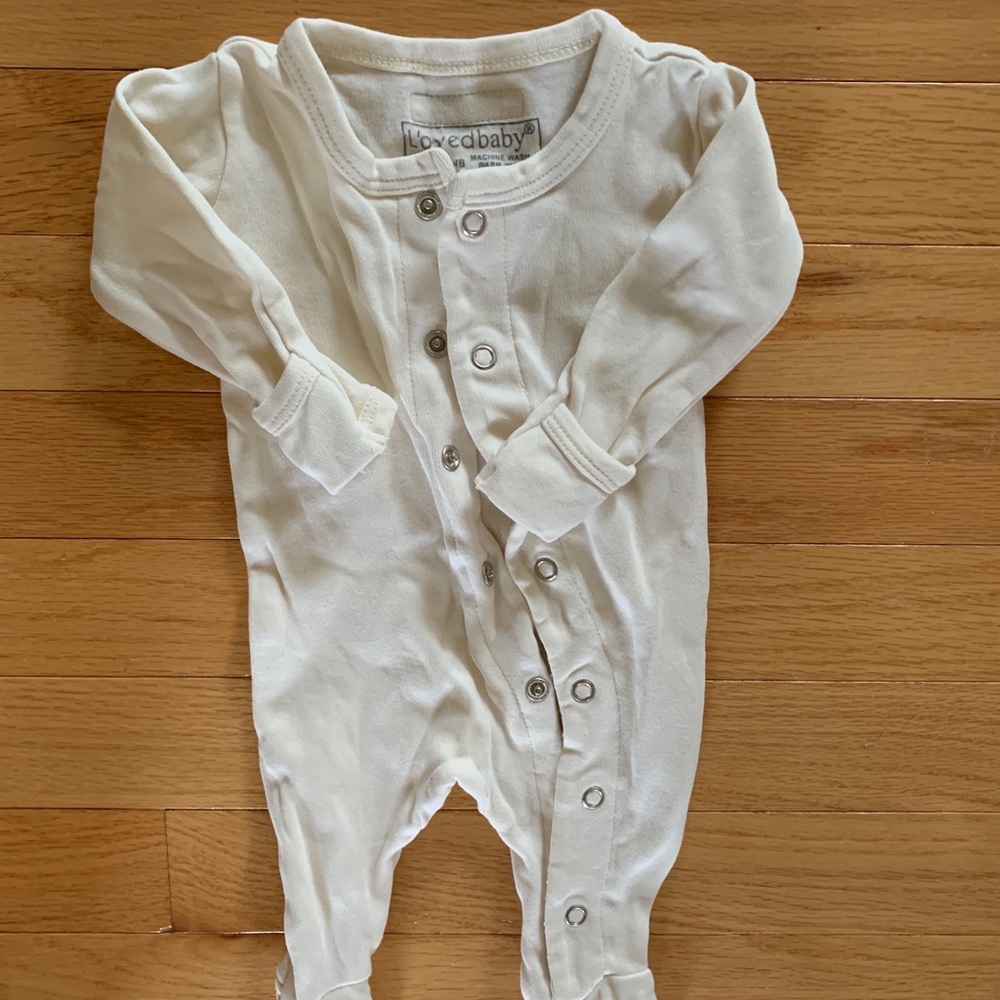 L’ovedbaby newborn onesie